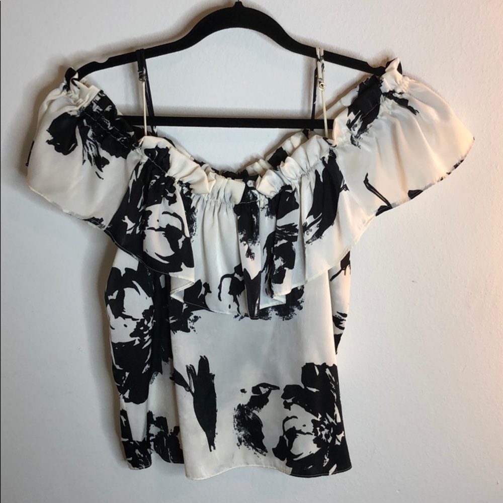 Misa Los Angeles Off the should blouse